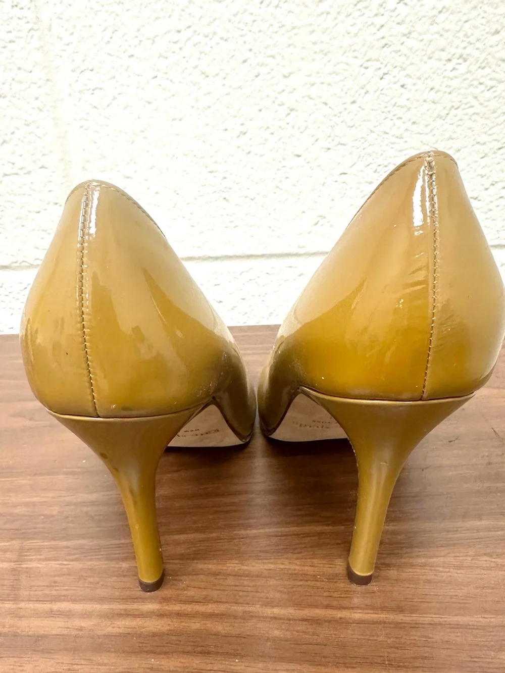 EUC Kate spade Classic Patent Leather Pump in Tan size 8B